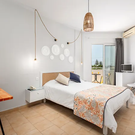 מלון Mrs Chryssana (adults Only) 3*